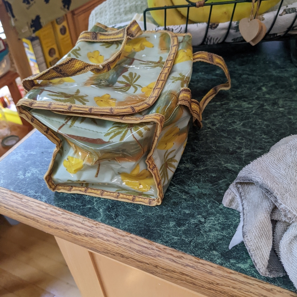 Toiletry bag - Picture 2 of 5